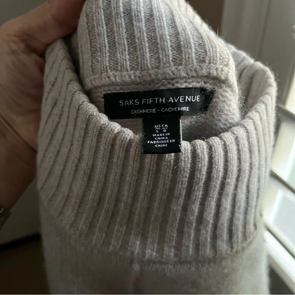 Saks Fifth Avenue 100% Cashmere Sweater Womens Large Gray Neural Quiet Luxury - Picture 16 of 16